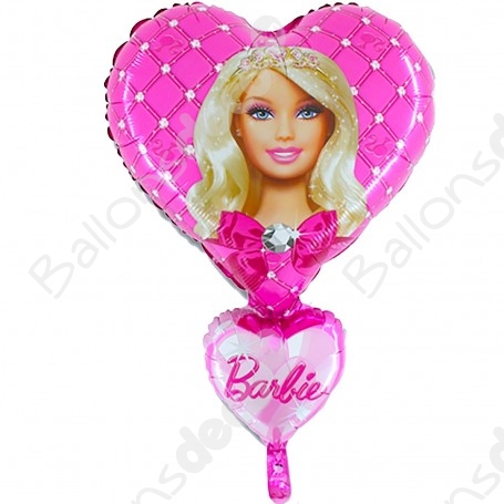 Une Poupée Barbie Avec Un Coeur Sur La Tête